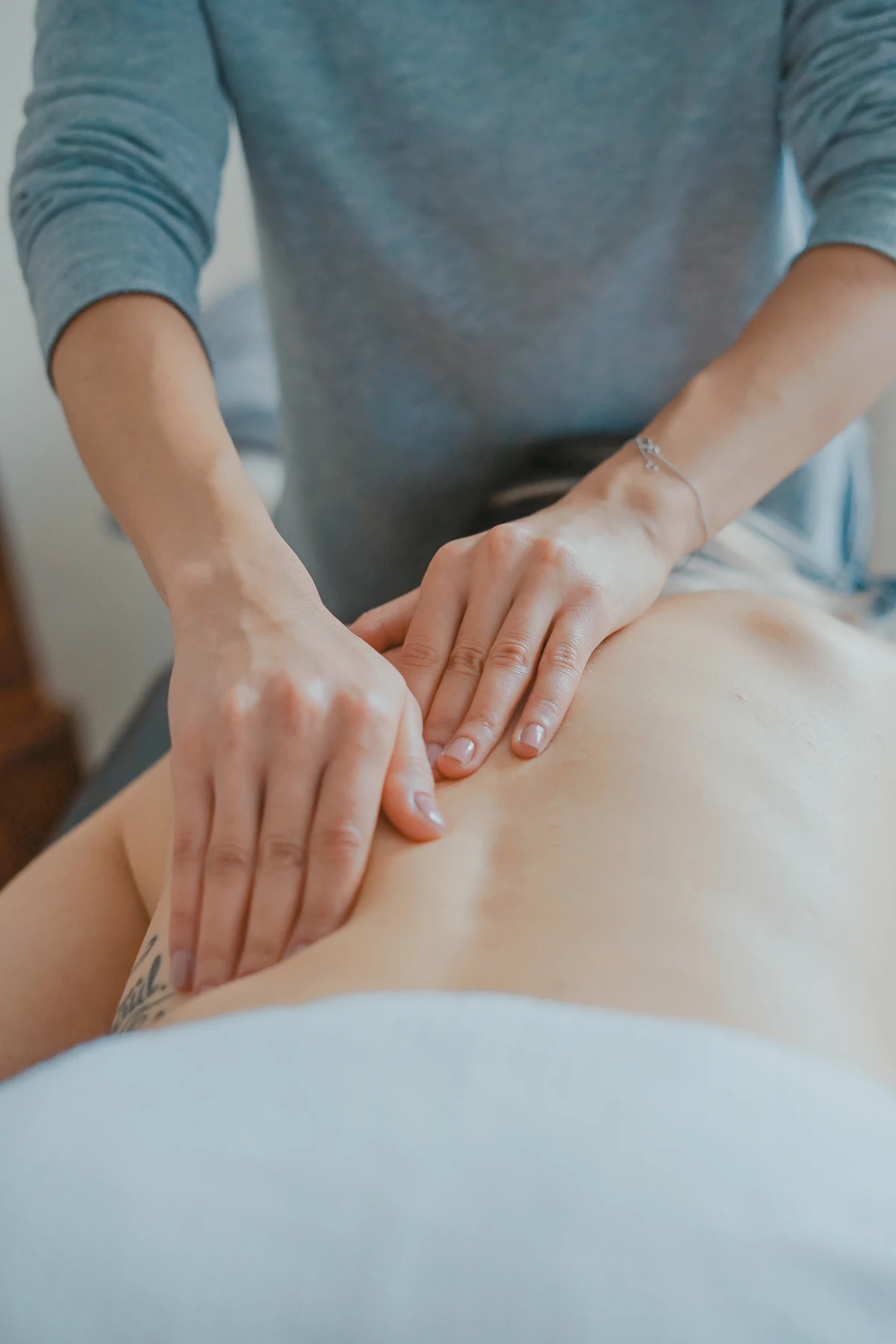 Manualtherapie-Behandlung in der Praxis